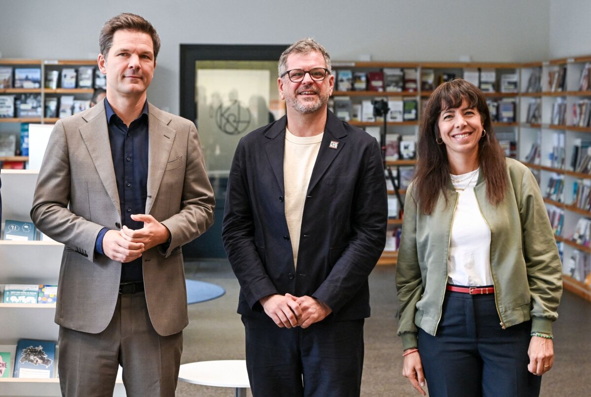 Nach der Wahl in Berlin Die Politiker Steffen Krach (l-r, SPD), Werner Graf (Bündnis 90/Die Grünen) und Elif Eralp (Die Linke) führten ihre Parteien als Spitzenkandidaten in die Berlin-Wahl und reden noch diese Woche über Möglichkeiten einer Regierungsbildung.