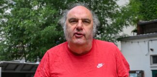 Lilienthal: Habe nur positive Resonanz zum Volksbad bekommen Der allergrößte Erfolg sei die Pommesbude gleich neben dem Volksbad gewesen, sagte Intendant Lilienthal dem RBB. (Archivbild)