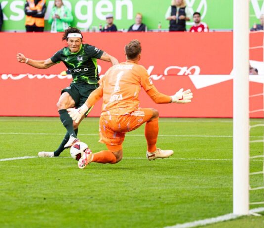 Reizfigur Reese: Cottbus-Coach attackiert eigene Fans Reizfigur: Fabian Reese (l) vom VfL Wolfsburg wurde auch beim Spiel gegen Energie Cottbus von gegnerischen Fans ausgepfiffen.