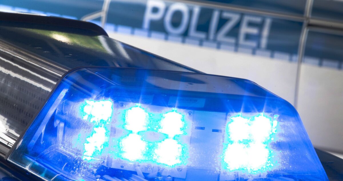 Tödlicher Unfall A10 Die Sperrung wird voraussichtlich noch zwei Stunden andauern. (Symbolbild)