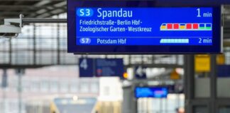 S-Bahn Berlin: Auslastungsanzeige nun an mehr Bahnhöfen Die S-Bahn Berlin weitet den Einsatz ihrer Auslastungsanzeige am Bahnsteig aus. (Archivbild)