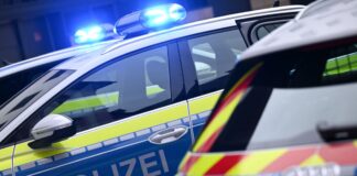 Einbruch in Kunstauktionshaus: Antike Becher gestohlen Die Täter zerstörten die Tür mit einem Gullydeckel. (Symbolbild)