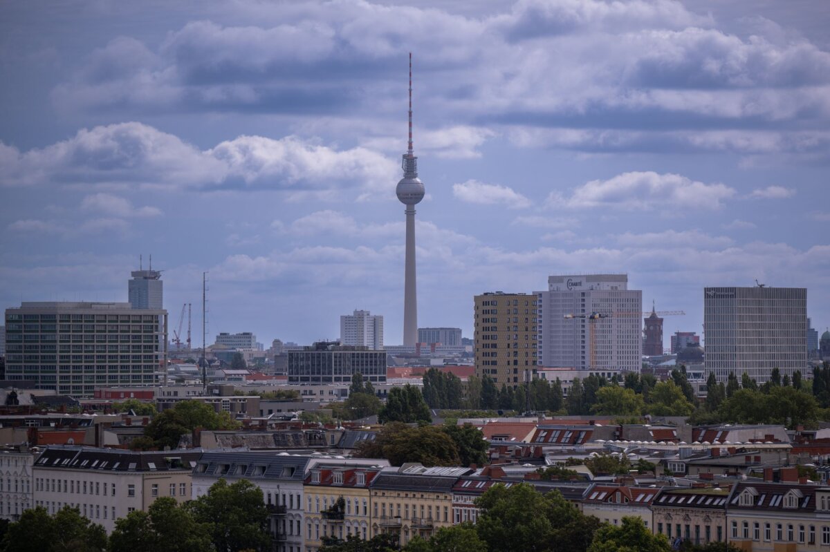 Wohnhäuser in Berlin Wohnhäuser in Berlin: Die Linke will Wohnungskonzerne in der Hauptstadt gegen Entschädigung enteignen. (Archivbild)