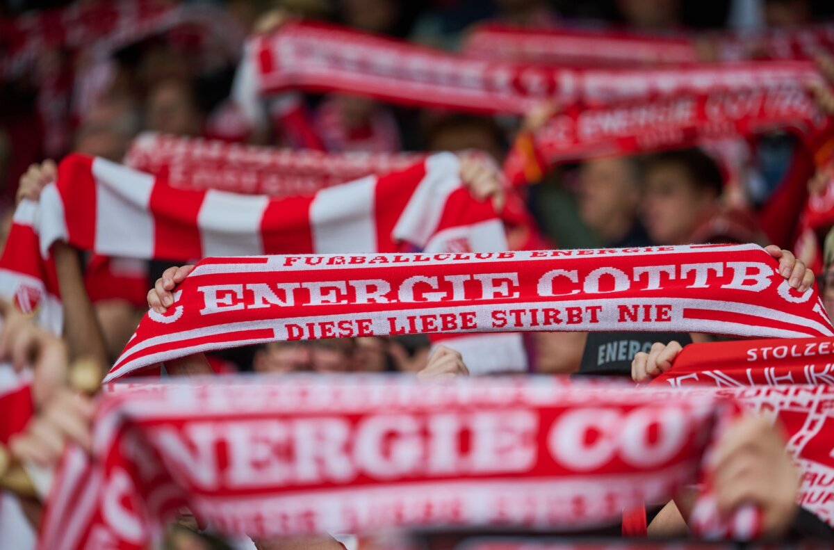 FC Energie Cottbus - FC St. Pauli Beim Heimspiel gegen St. Pauli hatten Cottbus-Anhänger auch Hassplakate gezeigt.