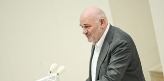 Minister gegen Änderung von Nachtflugverbot am Flughafen BER Der Brandenburger Verkehrsminister Crumbach will am bestehenden Nachtflugverbot für den Flughafen BER festhalten. (Archivbild)