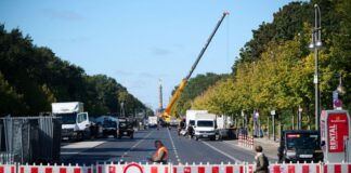 Zahlreiche Straßensperrungen wegen des Berliner Marathons Zahlreiche Absperrungen sind wegen des Berliner Marathons vorbereitet.