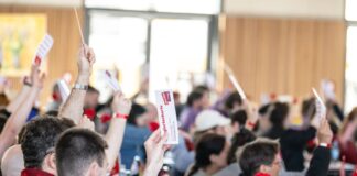 Linke in Berlin hält Parteitag zu Sondierungen ab Die Berliner Linke entscheidet auf einem Parteitag über Sondierungen mit Grünen und SPD. (Archivbild)