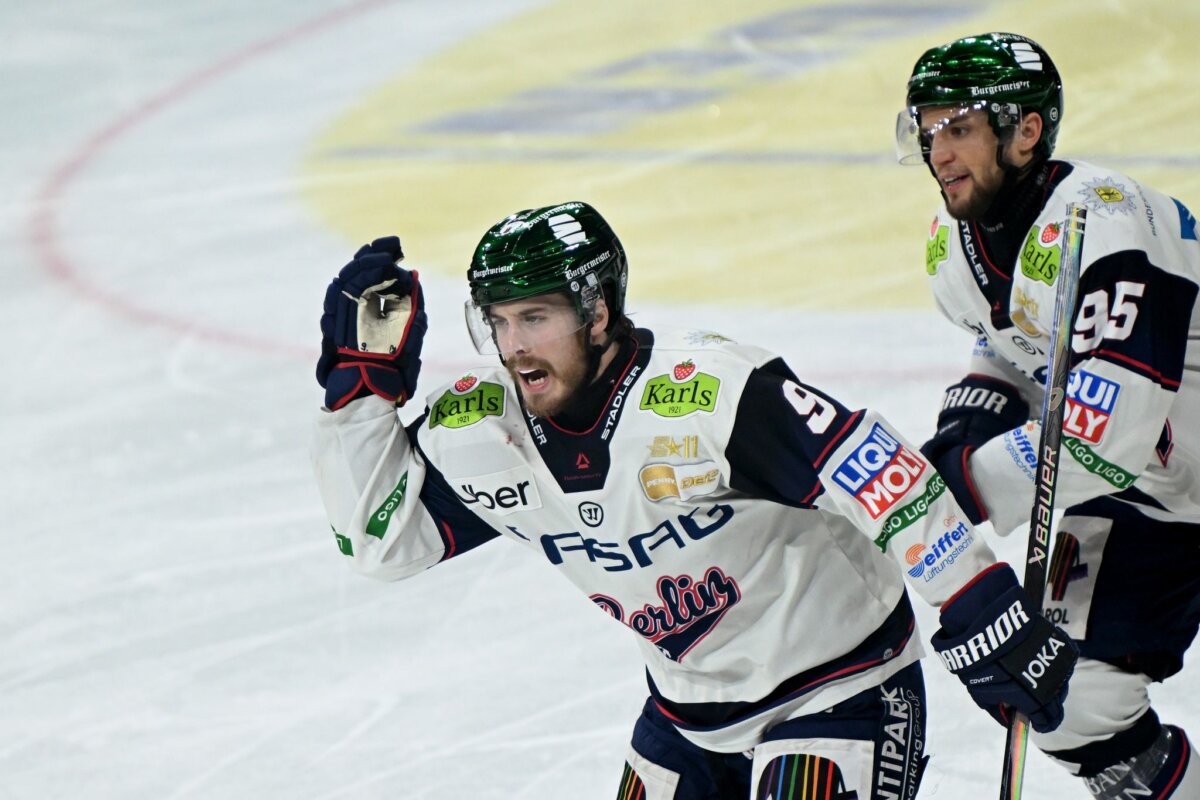 Eisbären Berlin Angreifer Ty Ronning (l.) erzielte beim Heimsieg der Eisbären Berlin gegen die Iserlohn Roosters das Tor zum 4:0. (Archivbild)