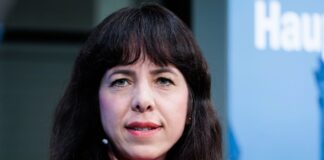 Linken-Kandidatin Eralp wirbt für «Politikwechsel» in Berlin Linke-Spitzenkandidatin Elif Eralp will bei der Berlin-Wahl am Sonntag das Rote Rathaus erobern.
