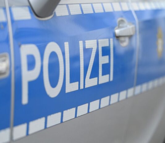 Transperson in Kreuzberg mit Waffe bedroht Die Polizei ermittelt wegen Bedrohung. (Symbolbild)