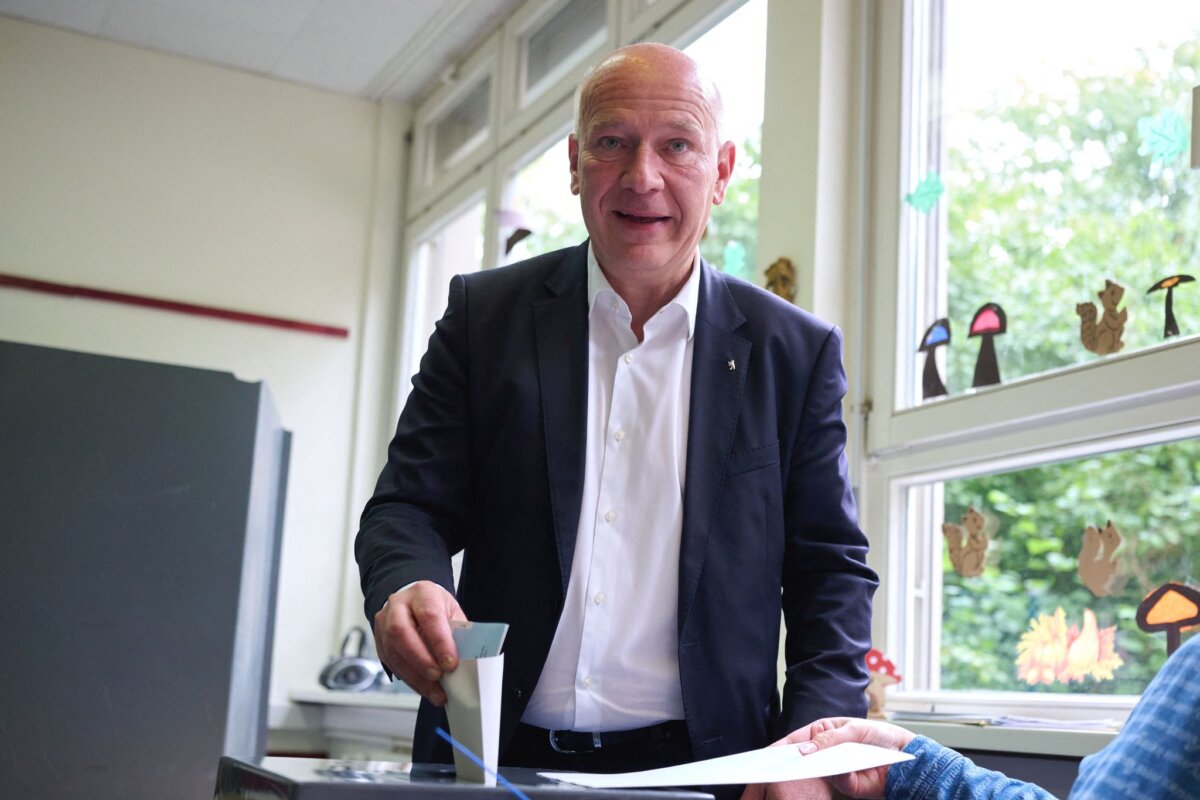 Abgeordnetenhaus-Wahl in Berlin - Stimmabgabe Wegner Kai Wegner (CDU), Regierender Bürgermeister von Berlin, gibt seiner Stimme ab im Wahllokal.