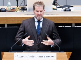 CDU-Fraktionschef Stettner attackiert Linke und AfD Der CDU-Fraktionsvorsitzende Dirk Stettner teilte im Abgeordnetenhaus kurz vor der Wahl kräftig aus.