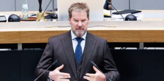 CDU-Fraktionschef Stettner attackiert Linke und AfD Der CDU-Fraktionsvorsitzende Dirk Stettner teilte im Abgeordnetenhaus kurz vor der Wahl kräftig aus.