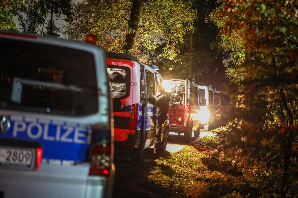 Polizei stürmt Fahrzeug von Sabotage-Verdächtigem In den Bekennerschreiben wird die Verbrennung fossiler Brennstoffe kritisiert.