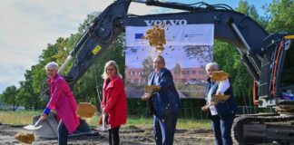 Martina Klement feierte am Donnerstag den Baustart des Ausbildungszentrums in Königs Wusterhausen. 