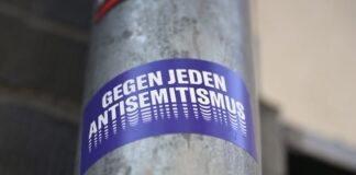 Antisemitische Songzeilen bei Linken-Event? Polizei prüft Die Berliner Linke-Spitzenkandidatin Elif Eralp hatte nach dem Vorfall gesagt: «Der Bezirksverband Neukölln hat den Sänger eingeladen, ich erwarte, dass dort aufgeklärt wird, wie es zu so einer Grenzüberschreitung kommen konnte und dass es Konsequenzen gibt. Ich stehe klar für den Schutz von jüdischen Leben und gegen jede Form von Antisemitismus.» (Archivbild)