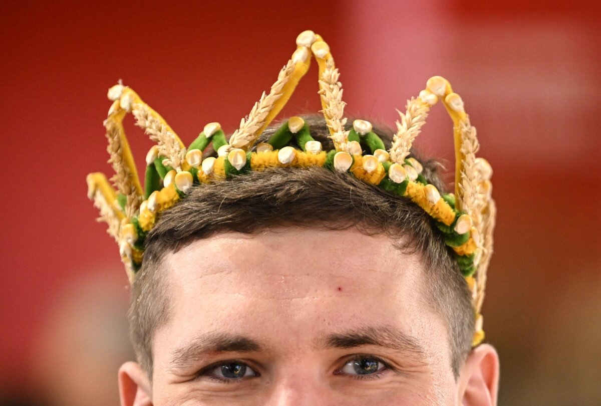 Brandenburgs erste männliche Erntehoheit Christian Braune Der Junglandwirt hat für ein weiteres Jahr die Krone aufgesetzt. (Archivbild)