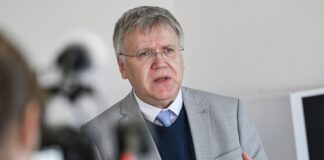 Keine politischen Bekenntnisse im Wahllokal erlaubt Der Verwaltungswissenschaftler Stephan Bröchler ist seit 2022 Landeswahlleiter in Berlin.