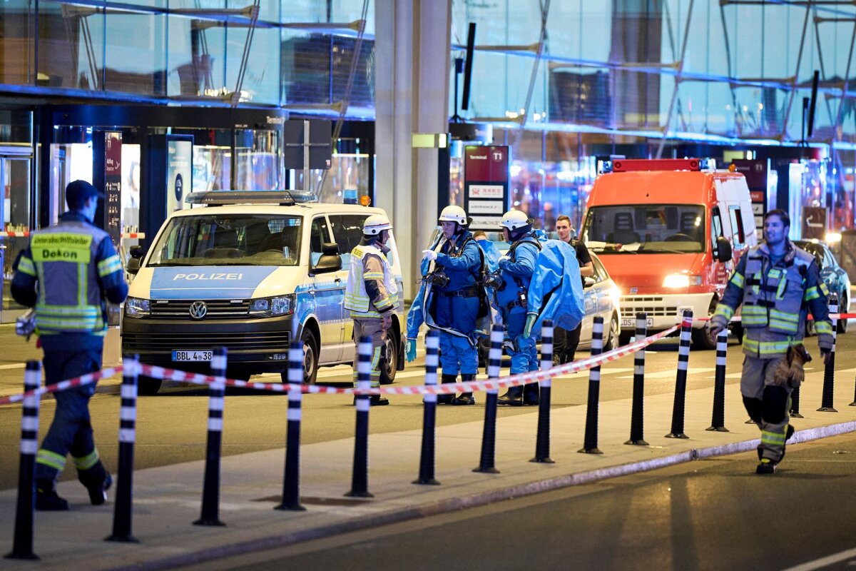 Polizei räumt BER-Terminal wegen möglichen Gefahrguts Nach dem Gefahrgutalarm am BER ist Terminal 1 wieder freigegeben.