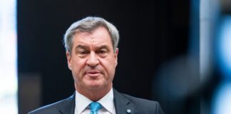 Söder warnt SPD und Grüne vor Koalition mit Linkspartei SPD und Grüne sollten nach Ansicht von CSU-Chef Söder nicht mit der Linken eine Regierung in Berlin eingehen.