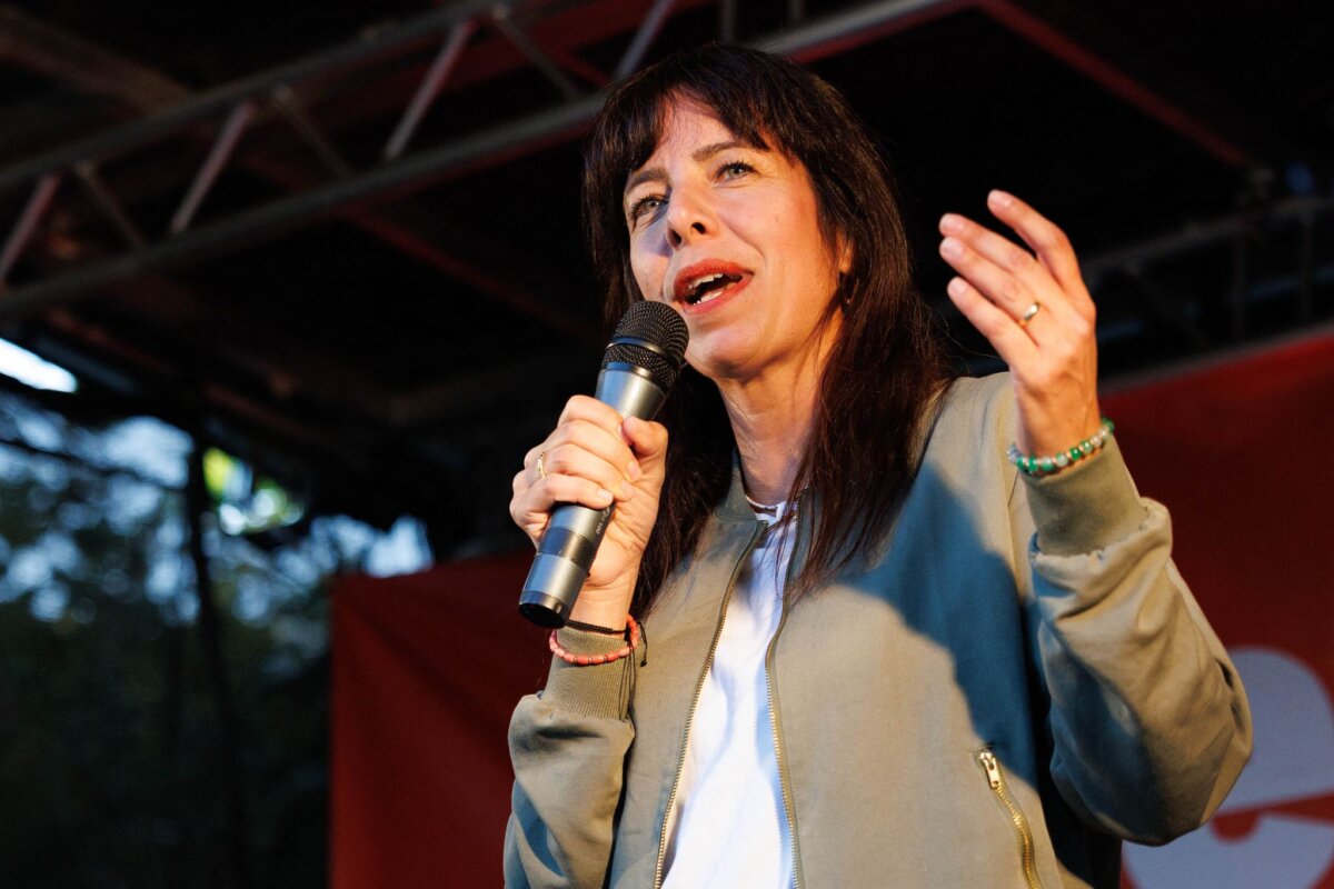 Berlins Linke-Spitzenkandidatin Elif Eralp Linke-Spitzenkandidatin Elif Eralp ist für die Vergesellschaftung großer Wohnungsunternehmen. (Archivbild)