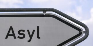 Brandenburg erwartet weniger Flüchtlinge in Kommunen 2027 rechnet das Land Brandenburg nach einer ersten vorsichtigen Prognose mit weniger neuen Flüchtlingen, die in den Kommunen untergebracht werden müssen. (Symbolbild)