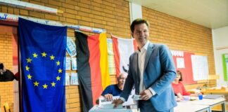 SPD-Spitzenkandidat Krach gibt Stimme ab Steffen Krach (SPD), Spitzenkandidat der Berliner SPD und Landesvorsitzender der SPD Berlin, gibt seine Stimme ab.