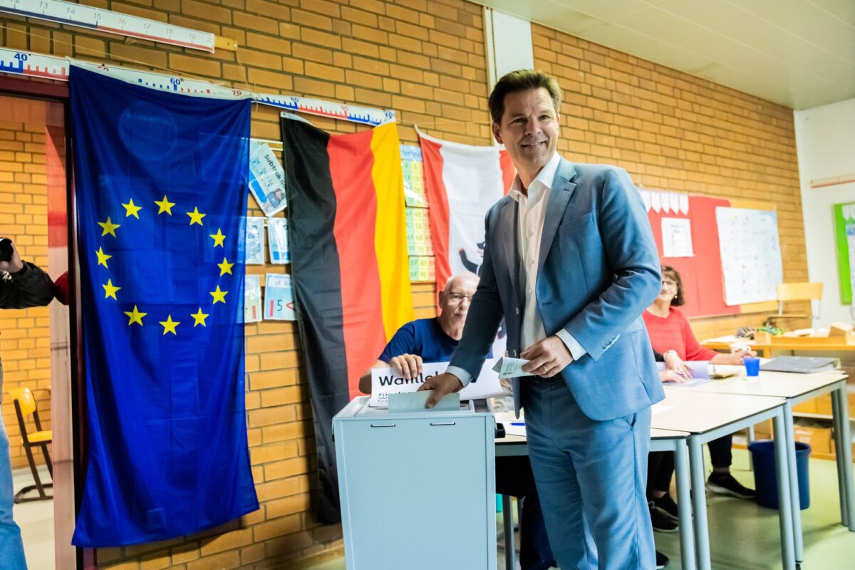 Abgeordnetenhaus-Wahl Berlin – Stimmabgabe Spitzenkandidat SPD Steffen Krach (SPD), Spitzenkandidat der Berliner SPD und Landesvorsitzender der SPD Berlin, gibt seine Stimme ab.
