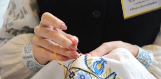 Stich für Stich verbunden mit der Heimat In Berlin startet am 17. September eine Workshop-Reihe im Sticken.