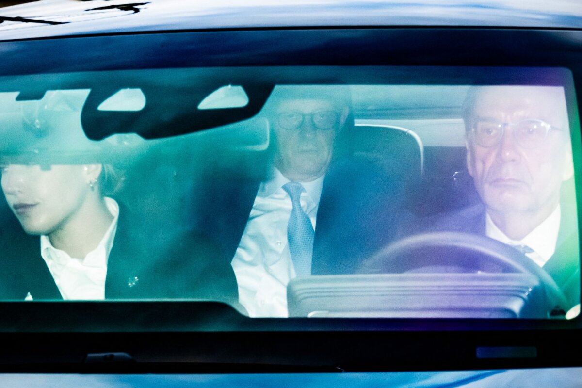 Wahlen aus Bundessicht - CDU CDU-Chef und Kanzler Friedrich Merz lässt sich in die CDU-Zentrale in Berlin fahren.