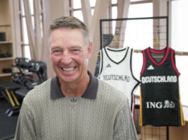 Deutsche NBA-Ikone traut Basketballerinnen WM-Medaille zu Der ehemalige NBA-Star Detlef Schrempf drückt den deutschen Basketballerinnen bei der WM in Berlin die Daumen.