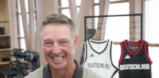 Deutsche NBA-Ikone traut Basketballerinnen WM-Medaille zu Der ehemalige NBA-Star Detlef Schrempf drückt den deutschen Basketballerinnen bei der WM in Berlin die Daumen.