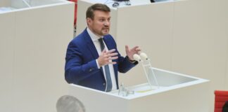 Finanzminister zu Haushalt: Brandenburg «nicht kaputtsparen» Brandenburgs Finanzminister Daniel Keller (SPD) verteidigt den Doppelhaushalt 2027/28 gegen Kritik der Opposition.