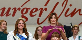 Neue Weinkönigin für Saale-Unstrut gekrönt Die 26 Jahre alte Laura Horbel ist neue Gebietsweinkönigin Saale-Unstrut.
