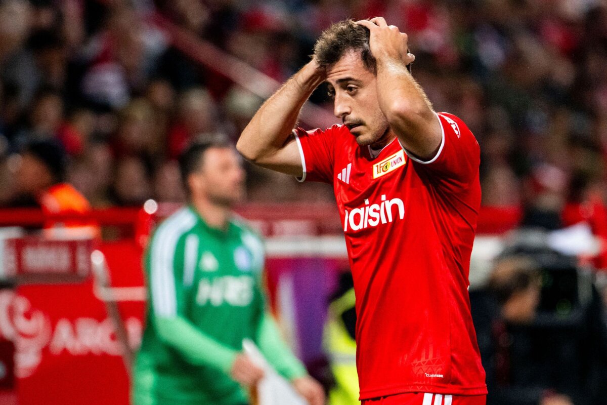 1. FC Union Berlin - FC Schalke 04 Verzweiflung und Frust bei Unions Abwehrspieler Josip Juranovi?.