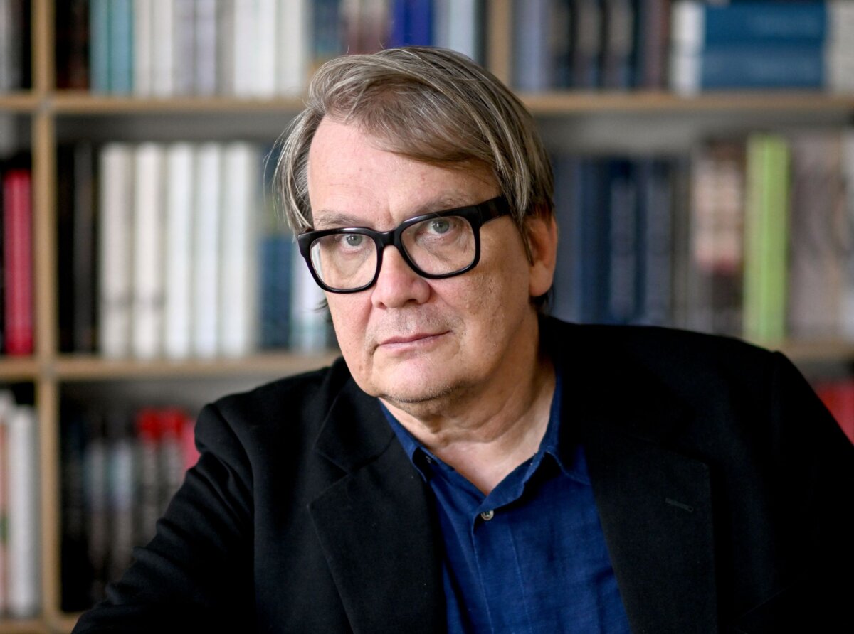 Sven Regener Der in Berlin lebende Schriftsteller Sven Regener widmet sich in seinem neuen Roman erneut dem Berlin der 80er Jahre.