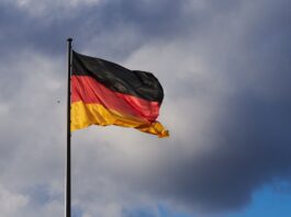 KI-Start-up Langdock verlegt Sitz nach Deutschland Das Berliner KI-Startup Langdock verlegt seinen Hauptsitz aus den USA zurück nach Deutschland.