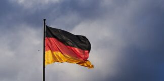 KI-Start-up Langdock verlegt Sitz nach Deutschland Das Berliner KI-Startup Langdock verlegt seinen Hauptsitz aus den USA zurück nach Deutschland.