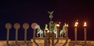 Auch vor dem Brandenburger Tor stand im vergangenen Jahr ein Chanukka-Leuchter. (Archivbild)