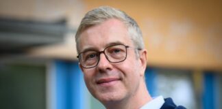 ARD-Hochrechnung: BSW nicht im Abgeordnetenhaus Die CDU ist in Berlin auf Platz zwei abgerutscht - nach neuen Zahlen könnte CDU-Spitzenkandidat Stefan Evers aber rechnerisch eine Regierung mit Grünen und SPD bilden.