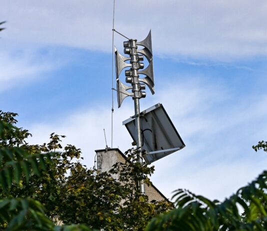 Warnsirenen und Handys schrillen überall in Berlin Am Warntag testen Behörden auch Warnsirenen, um den Ernstfall zu üben. (Archivbild)