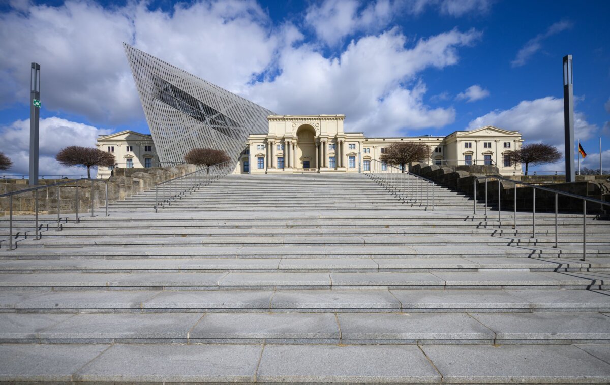 Neue Sonderausstellung im Militärhistorischen Museum Das Militärhistorische Museum der Bundeswehr in Dresden bereitet eine Ausstellung unter dem Titel «Kunst auf Kommando? Werke zur Nationalen Volksarmee der DDR» vor, die vom 9. Oktober an bis Ende August 2027 zu sehen ist (Archivbild).