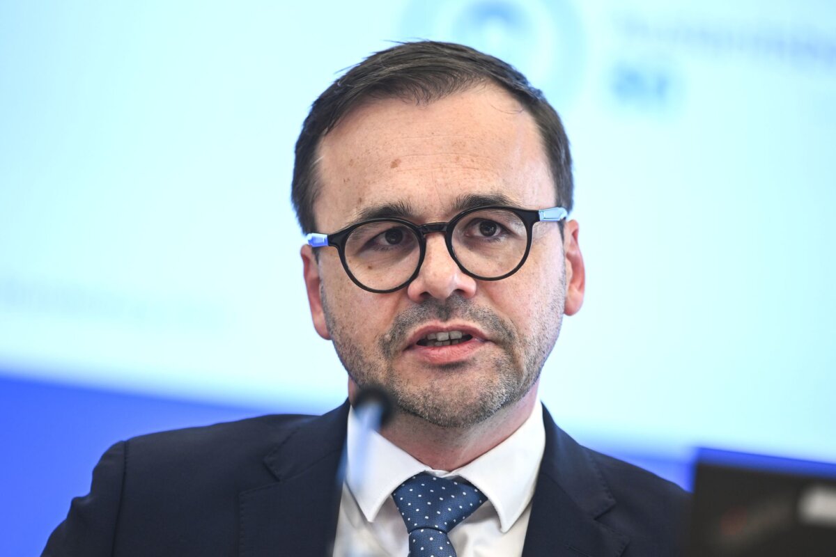 Innenminister Jan Redmann Brandenburgs Innenminister Jan Redmann (CDU) wirbt um Bewerber für die Polizei und schielt dabei gezielt auch auf Nachwuchs aus Berlin.