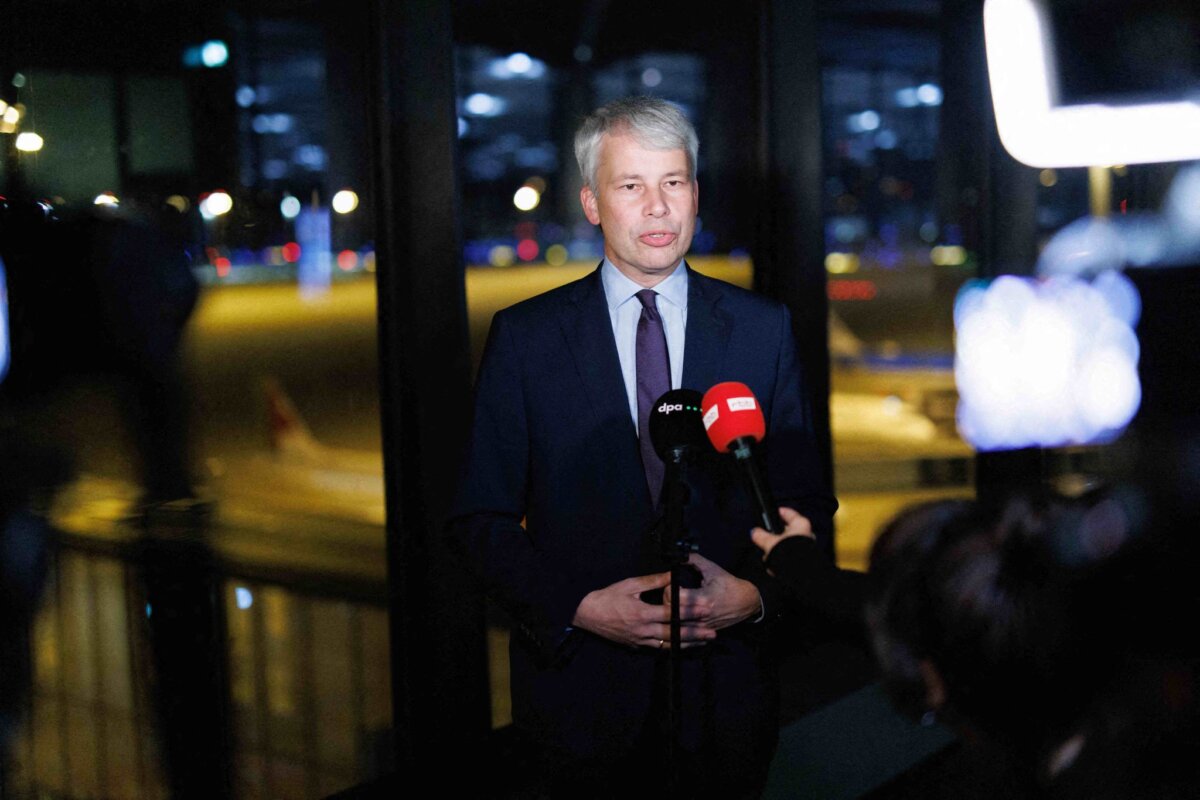 Pressestatement zum neuen Drohnendetektor am BER «Angesichts der aktuellen Lage handeln wir konsequent», sagte Bundesverkehrsminister Steffen Bilger (CDU).