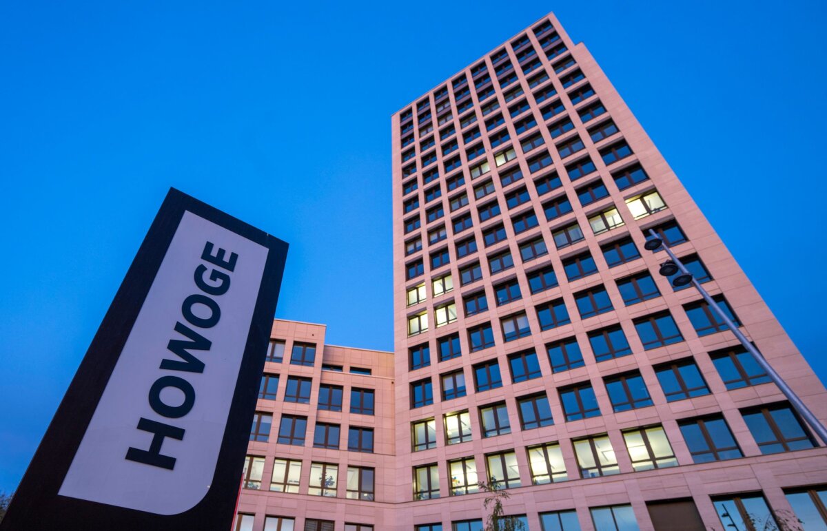 HOWOGE Wohnungsbaugesellschaft Firmensitz Die landeseigenen Wohnungsunternehmen erhöhen erneut die Mieten für Zehntausende Haushalte. (Archivbild)