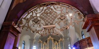 «Vulkanbass» und Vogelstimmen für neues Orgelprojekt Blick in die Stadtkirche Augustusburg mit der Jehmlich-Orgel.