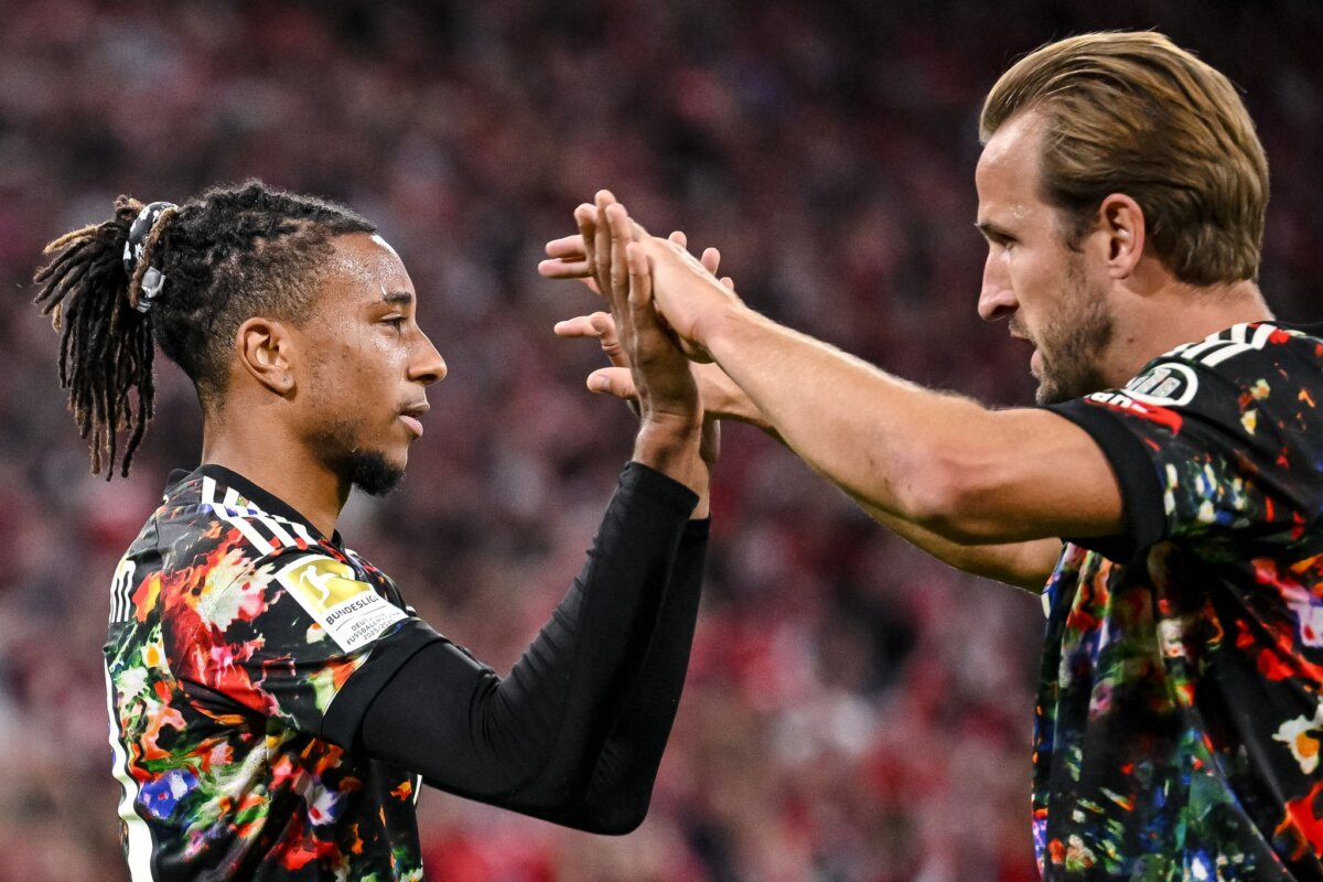 Bayern München - 1. FC Union Berlin Das Münchner Fünf-Tore-Duo: Michael Olise (l) und Harry Kane feiern sich.