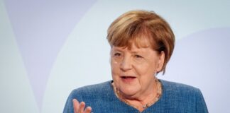 Merkel wirbt nach CDU-Wahlschlappen fürs Brückenbauen Altkanzlerin Merkel wirbt fürs Brückenbauen: «Muss Anspruch von Volksparteien sein.»