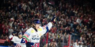 Eisbären Berlin gewinnen mit 5:3 in Ingolstadt Angreifer Eric Hördler erzielte das wichtige 4:3 beim Auswärtssieg der Eisbären Berlin in Ingolstadt. (Archivbild)
