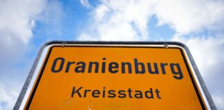 Angriff auf Linken-Parteibüro- Verletzte durch Pfefferspray In Oranienburg kam es zu einem Pfefferspray-Angriff auf Mitglieder der Linksjugend. Die Polizei leitete eine Fahndung ein. (Symbolbild)